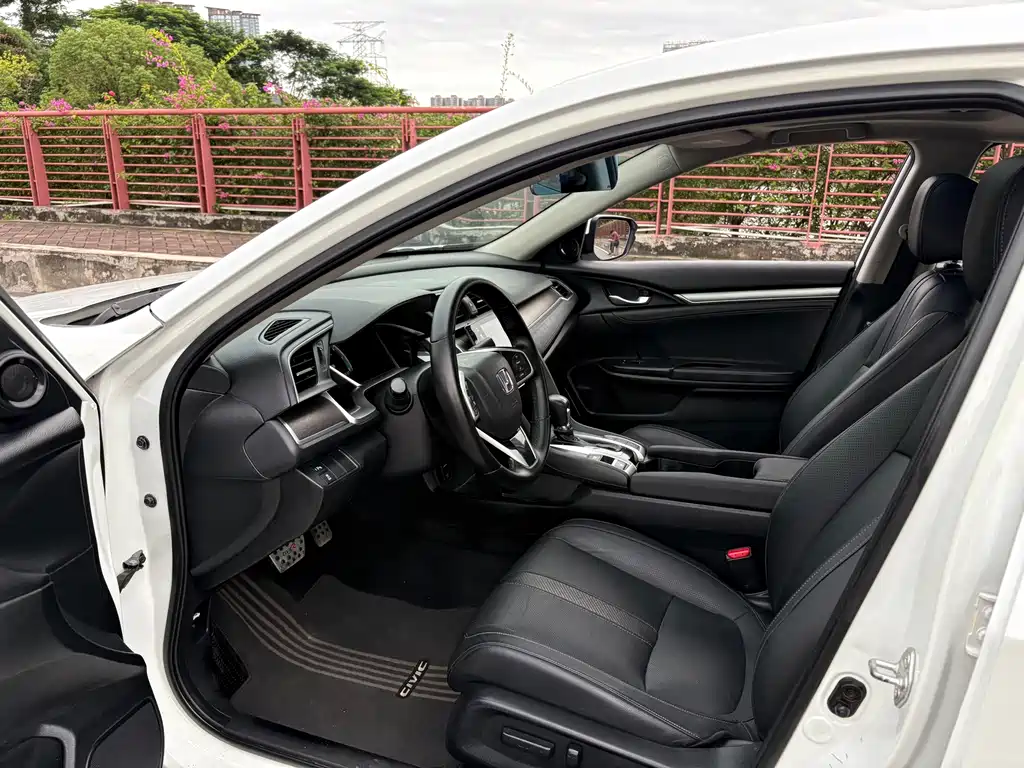 Honda Civic — фото 10