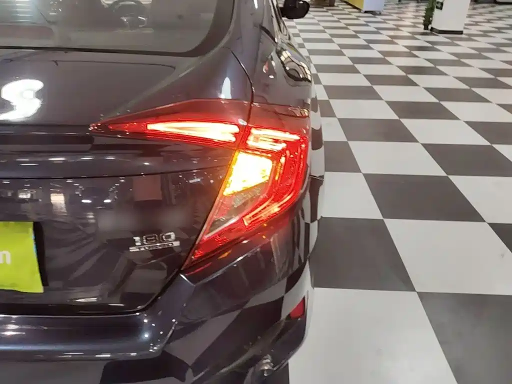 Honda Civic — фото 8