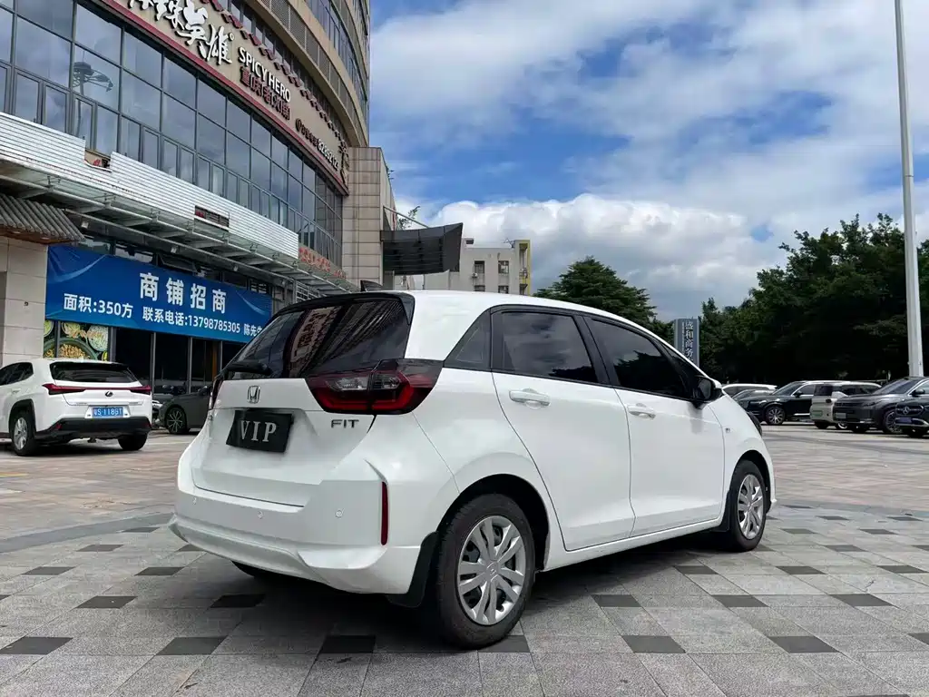 Honda Fit — фото 7