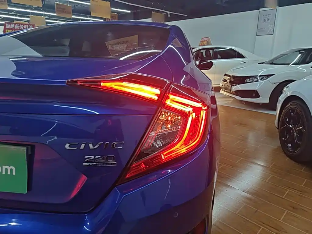 Honda Civic — фото 8
