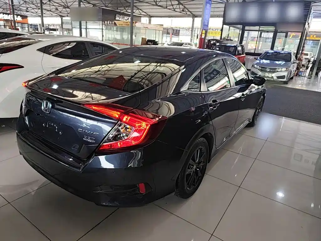 Honda Civic — фото 7