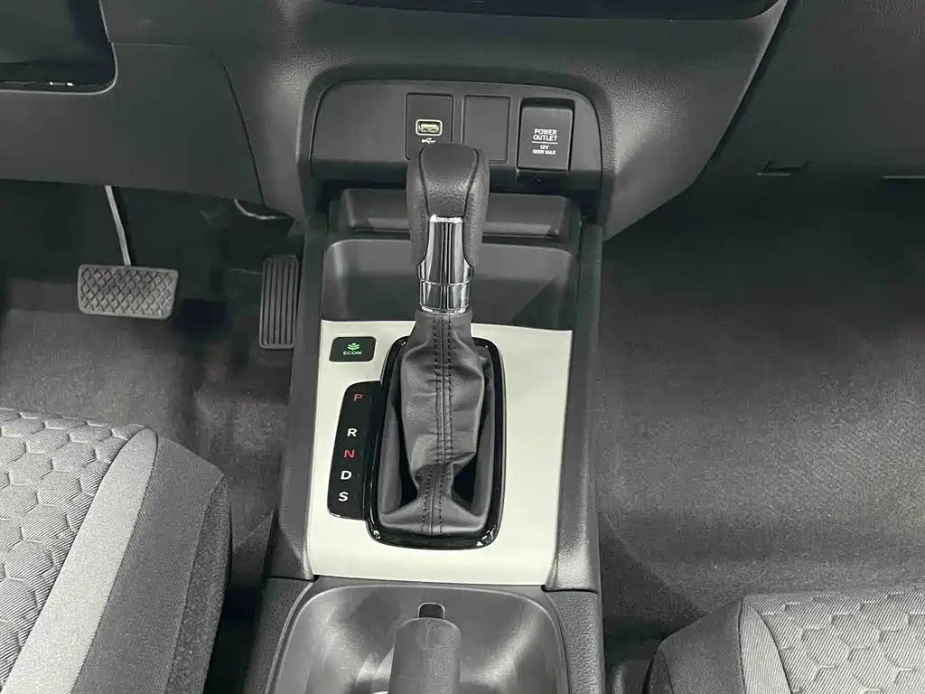Honda Fit — фото 11