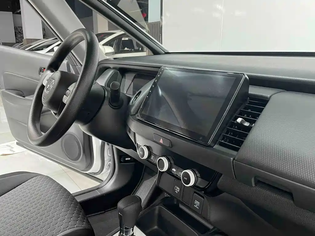 Honda Fit — фото 13