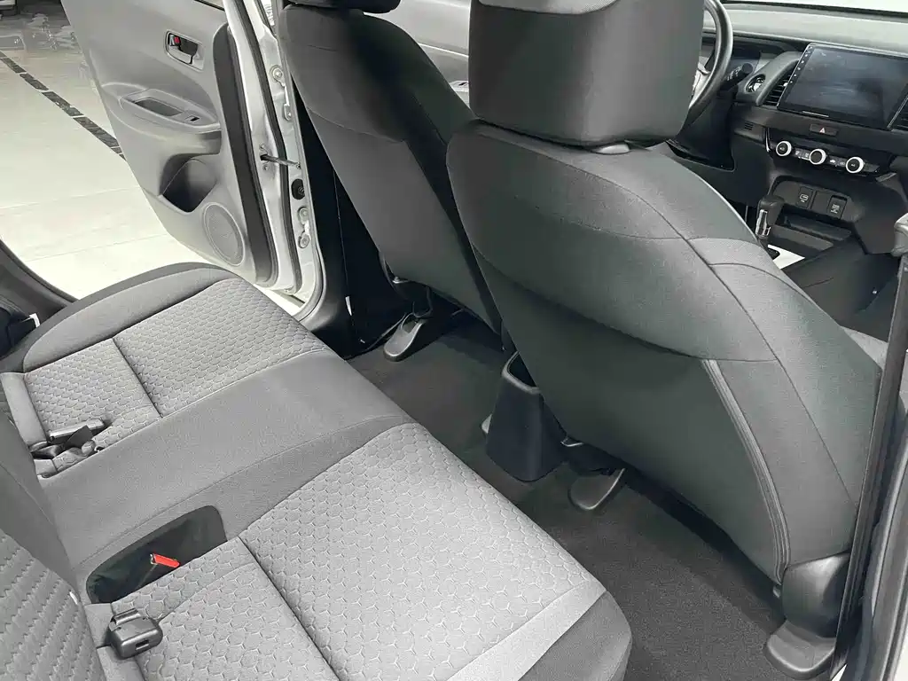 Honda Fit — фото 10