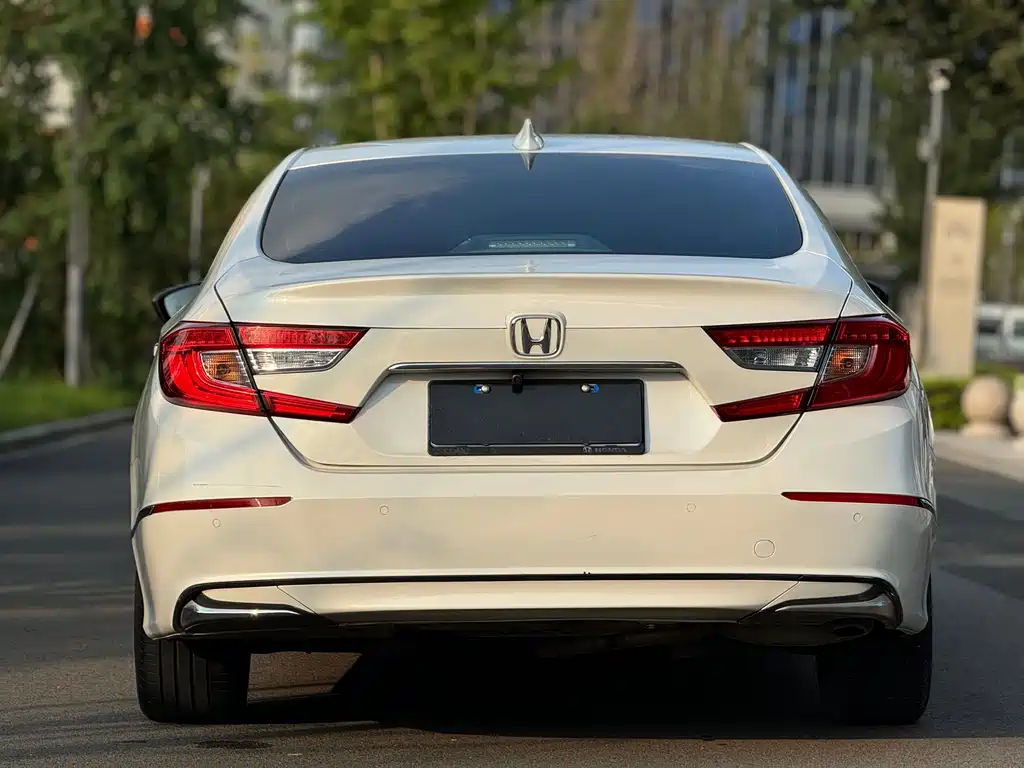 Honda Accord — фото 8