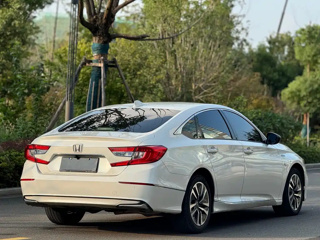 Honda Accord — фото 9