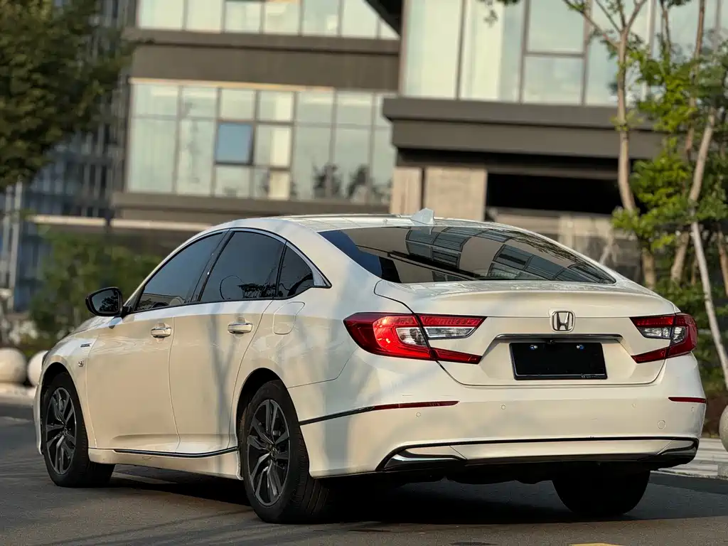 Honda Accord — фото 10