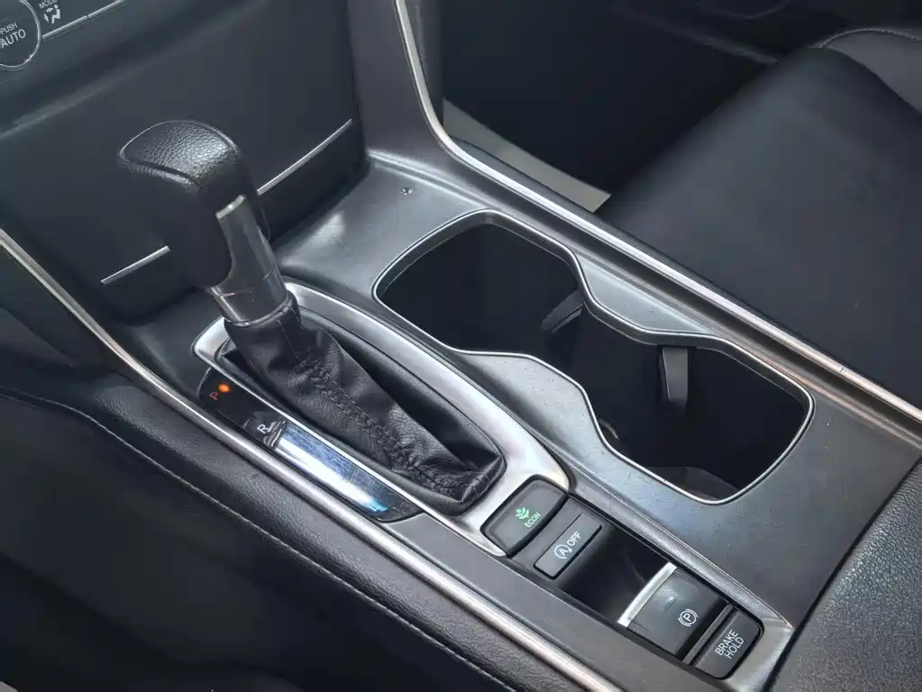 Honda Accord — фото 11