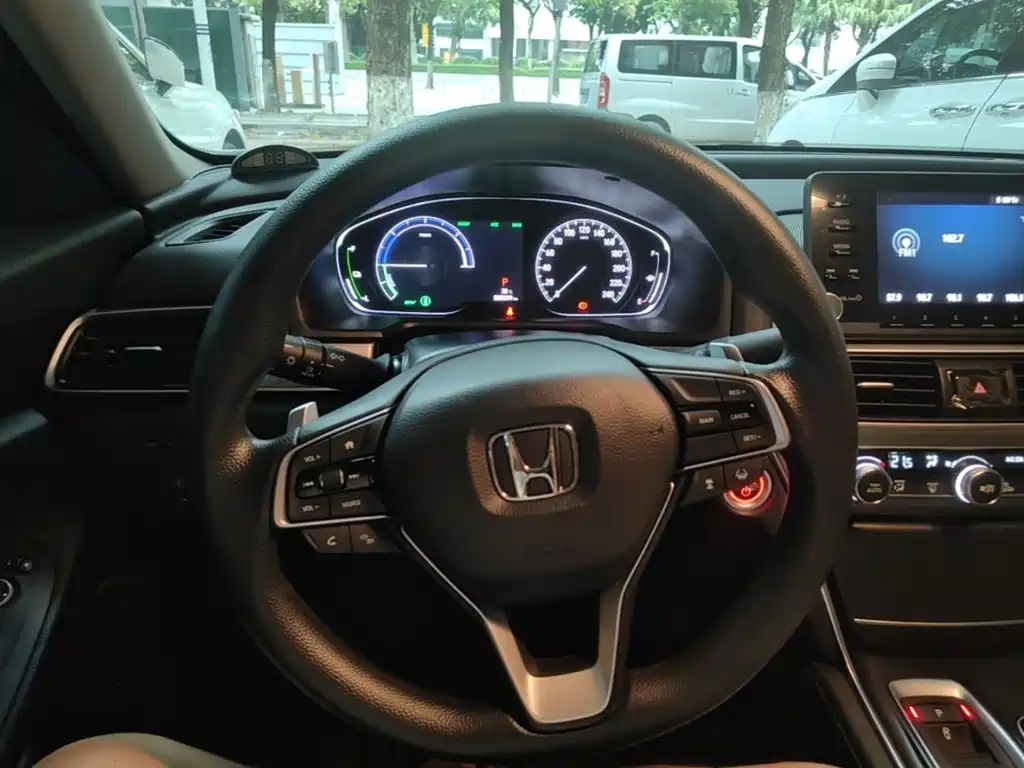Honda Accord — фото 11
