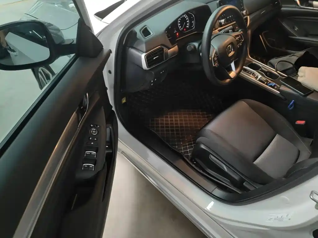 Honda Accord — фото 16
