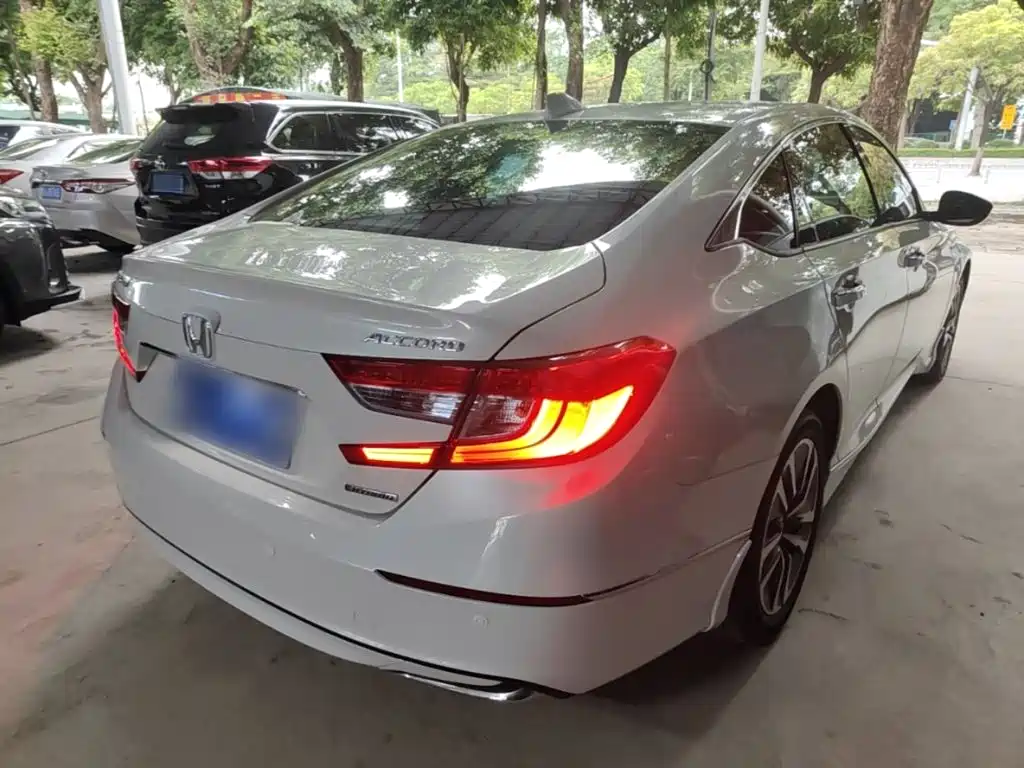 Honda Accord — фото 7