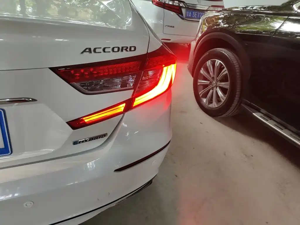 Honda Accord — фото 8