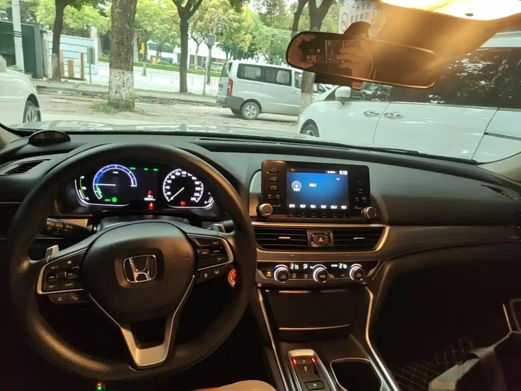 Honda Accord — фото 10