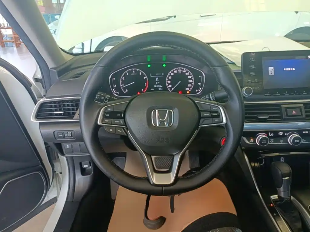 Honda Accord — фото 11