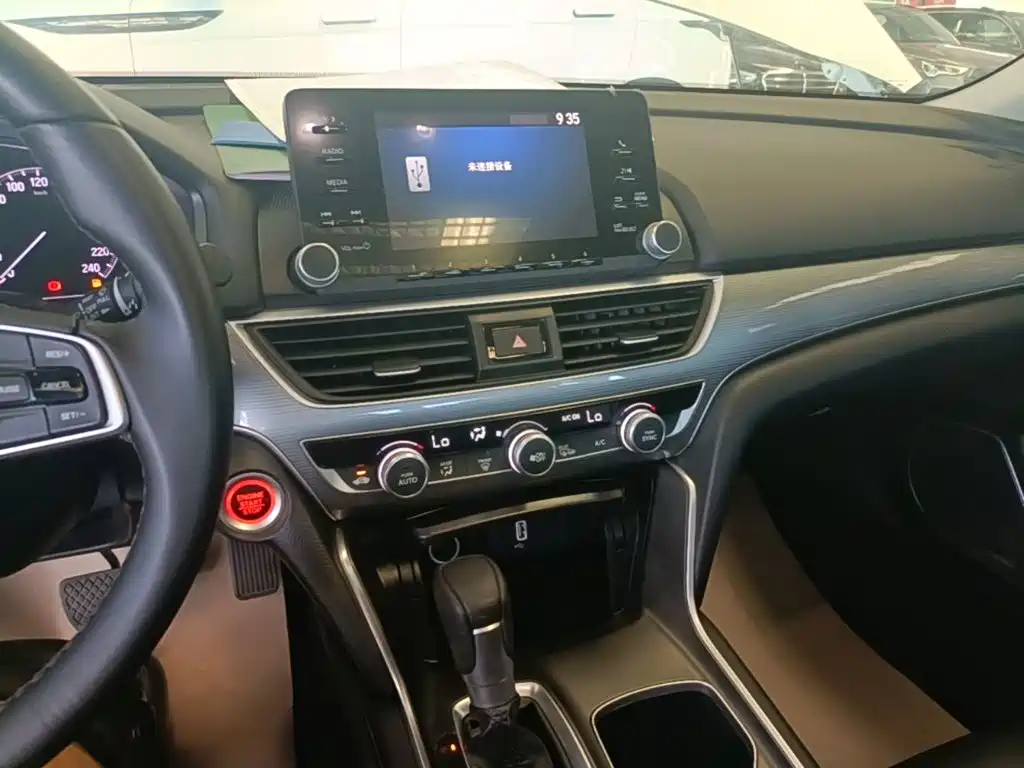 Honda Accord — фото 13