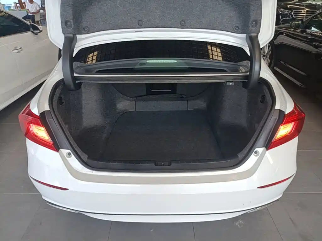 Honda Accord — фото 19