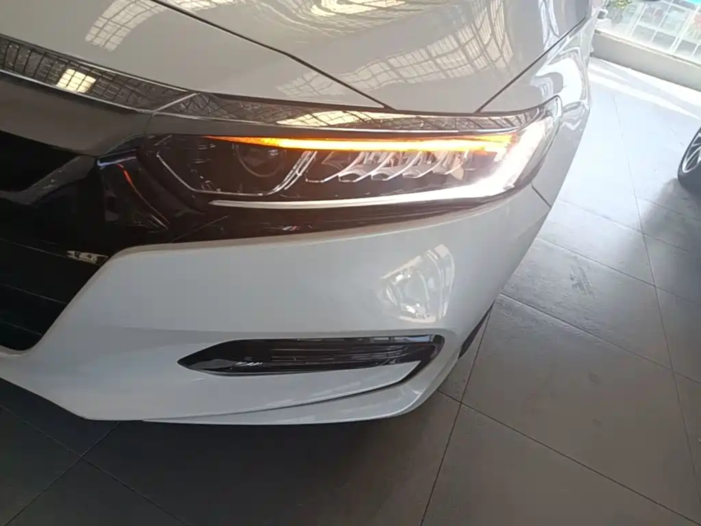 Honda Accord — фото 24
