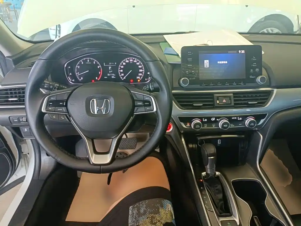 Honda Accord — фото 10