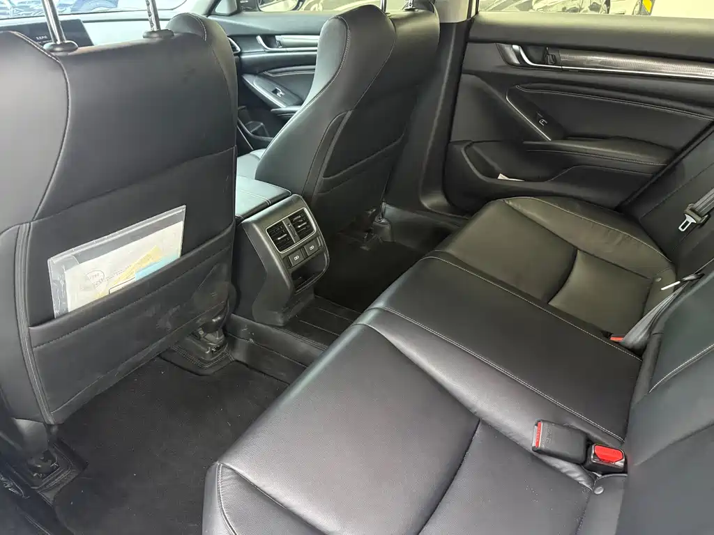 Honda Accord — фото 13