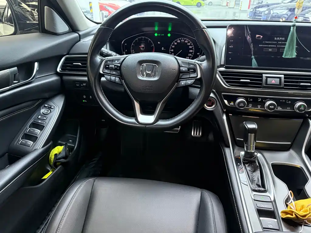 Honda Accord — фото 15