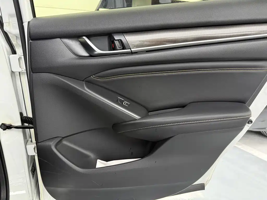 Honda Accord — фото 18