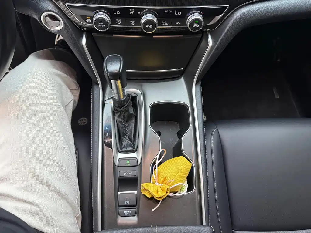 Honda Accord — фото 9