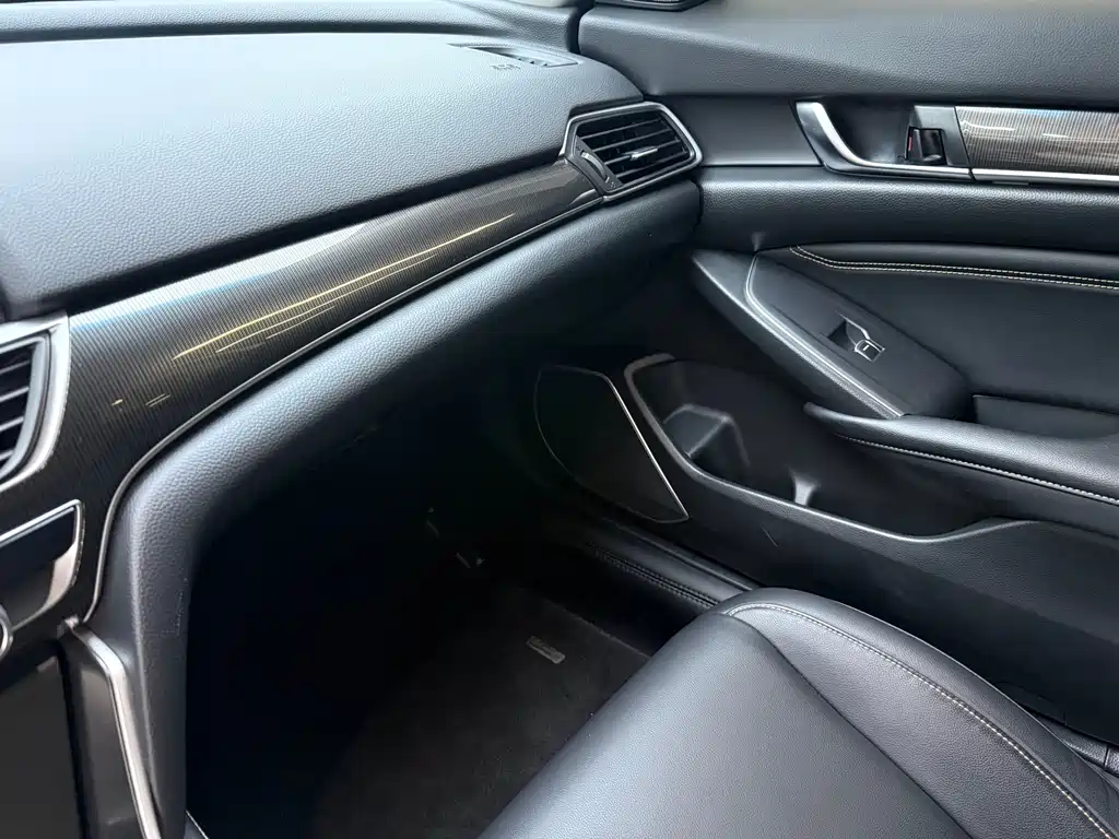 Honda Accord — фото 10