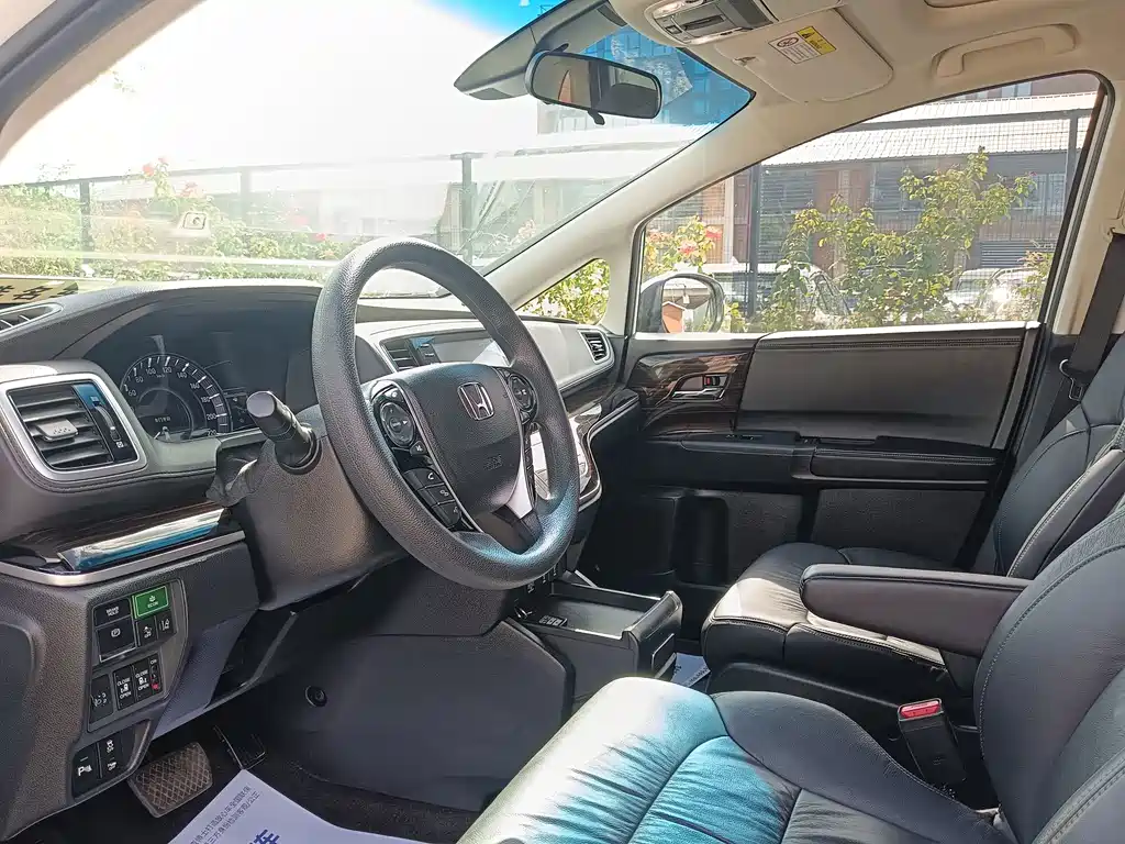 Honda Odyssey — фото 14