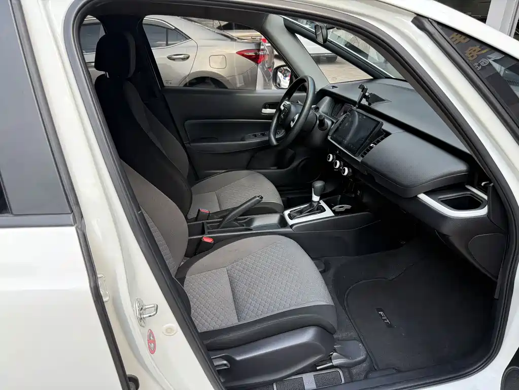 Honda Fit — фото 10