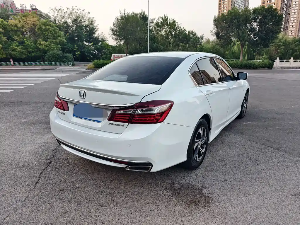 Honda Accord — фото 4