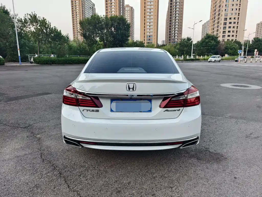 Honda Accord — фото 5