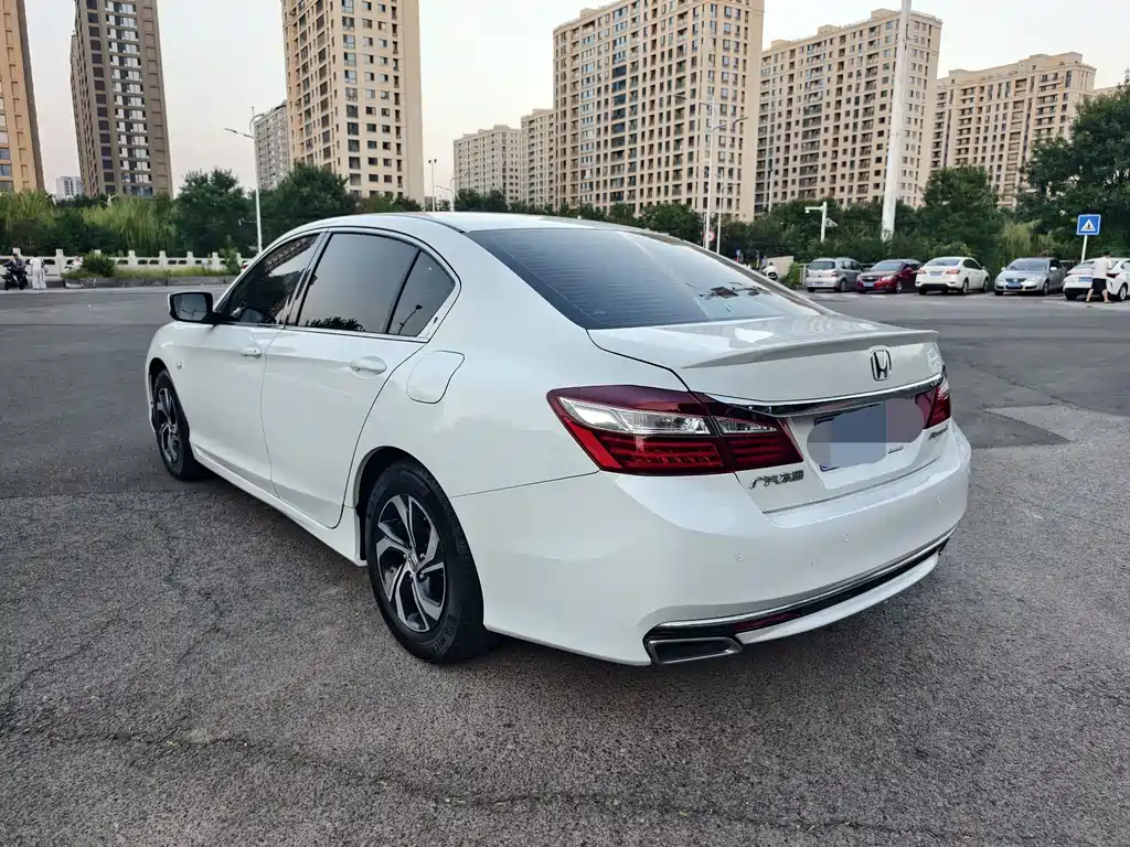 Honda Accord — фото 6