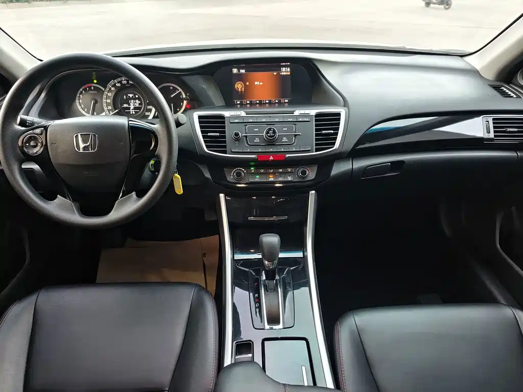 Honda Accord — фото 7