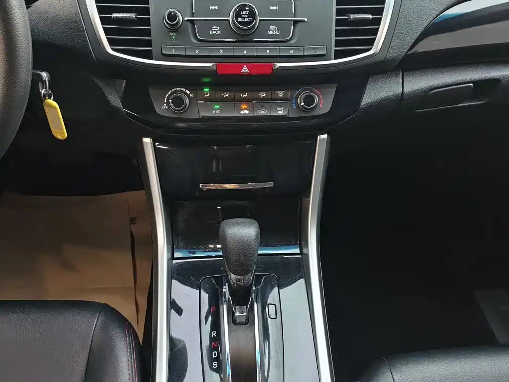 Honda Accord — фото 8