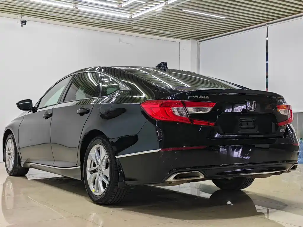 Honda Accord — фото 9