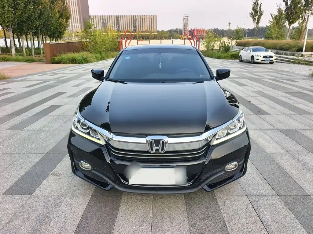 Honda Accord — фото 4