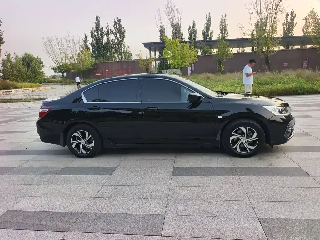 Honda Accord — фото 6