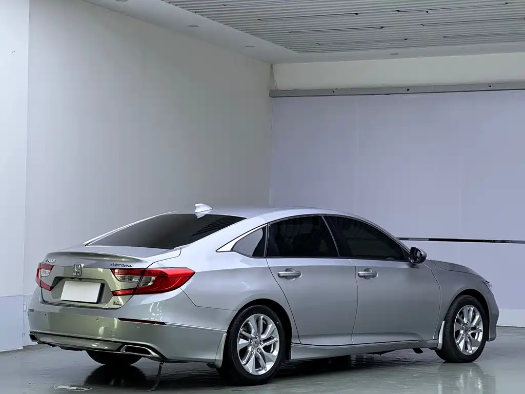 Honda Accord — фото 6