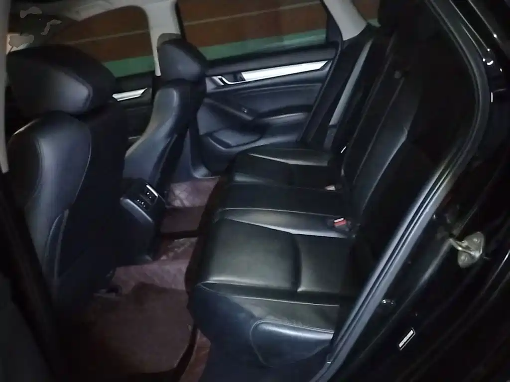 Honda Accord — фото 17