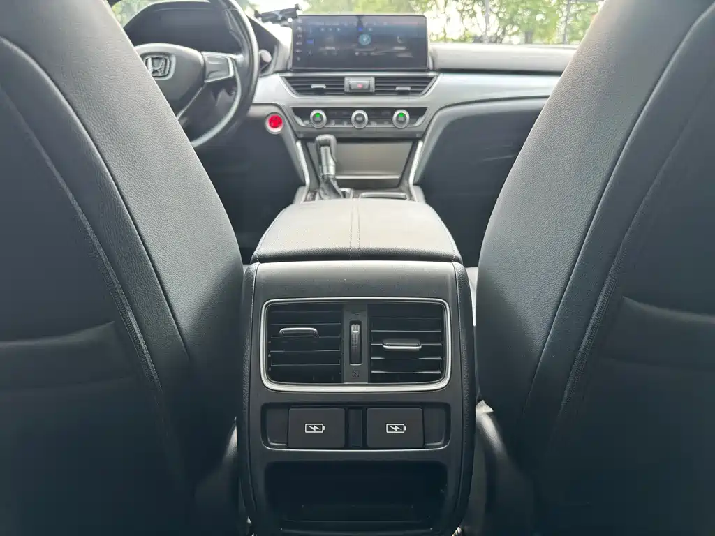 Honda Accord — фото 11