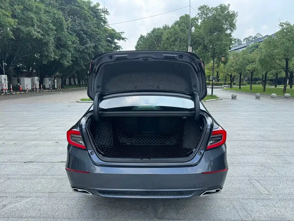 Honda Accord — фото 17