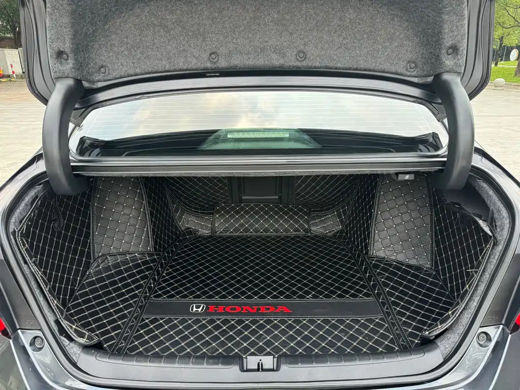 Honda Accord — фото 18