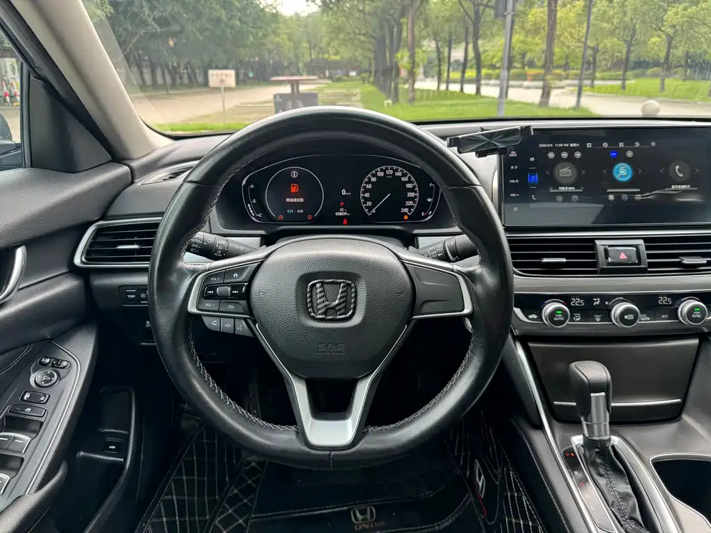 Honda Accord — фото 8