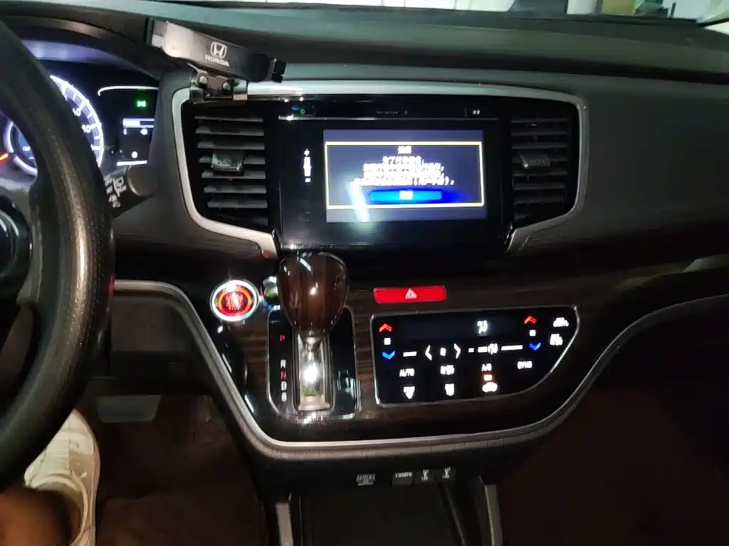 Honda Odyssey — фото 13