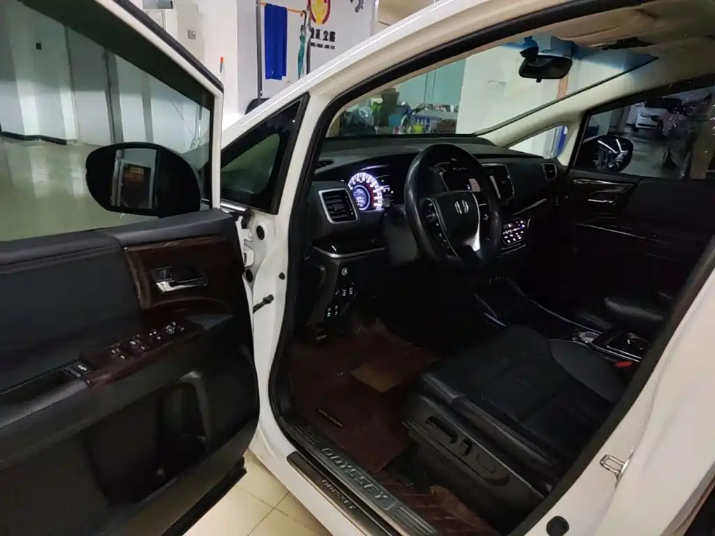 Honda Odyssey — фото 16