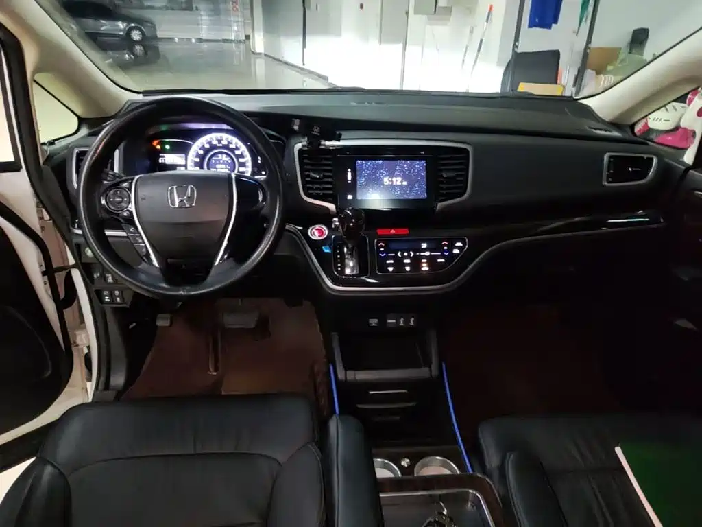 Honda Odyssey — фото 10