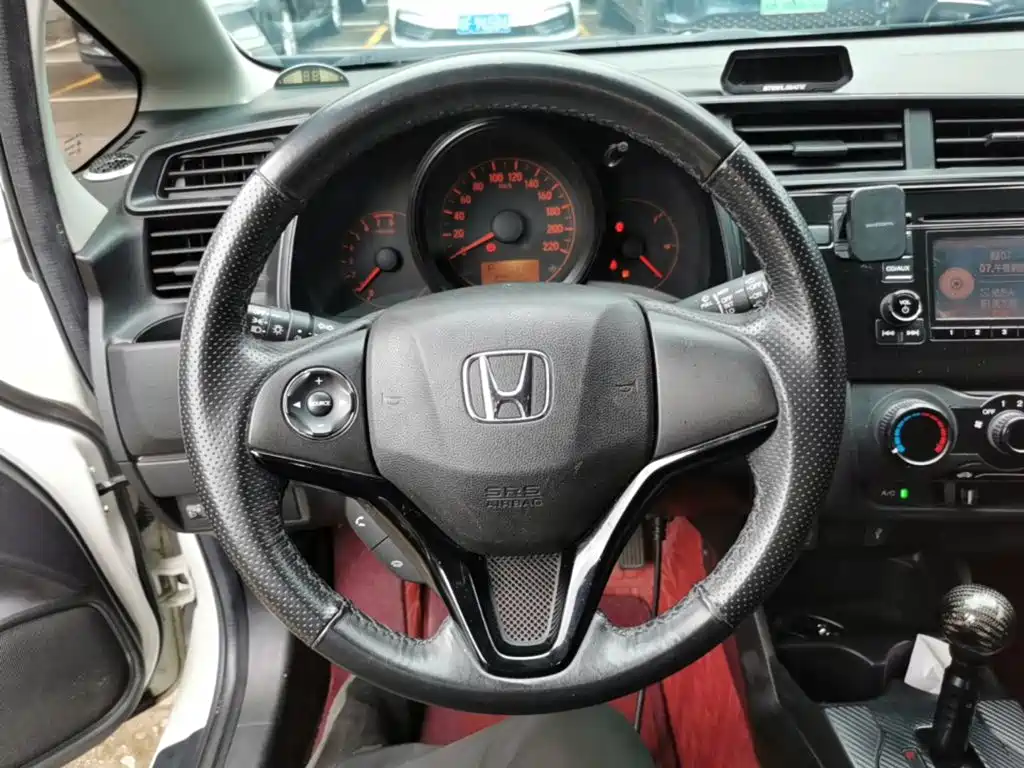 Honda Fit — фото 11
