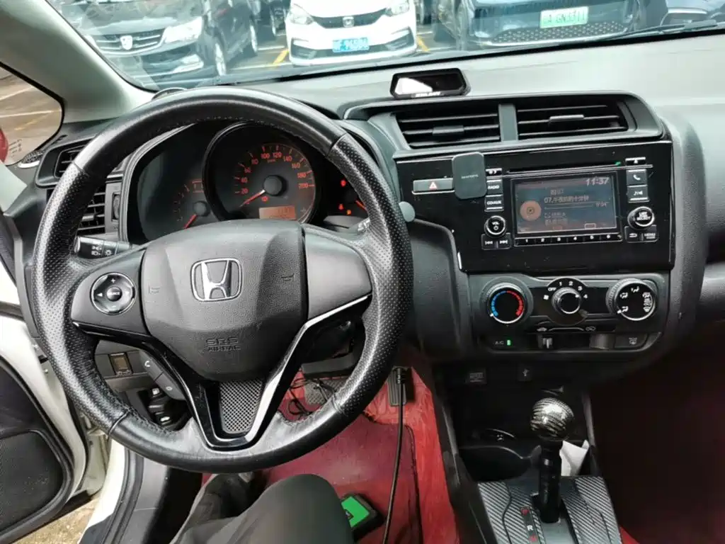 Honda Fit — фото 10