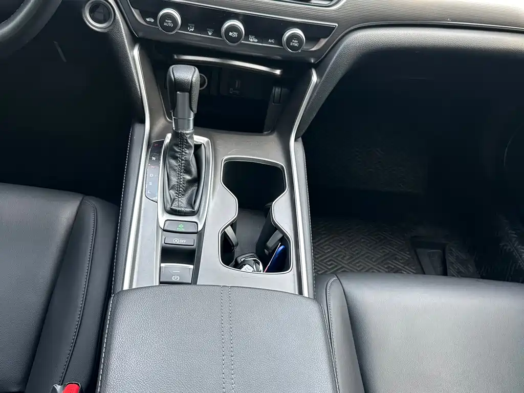 Honda Accord — фото 11