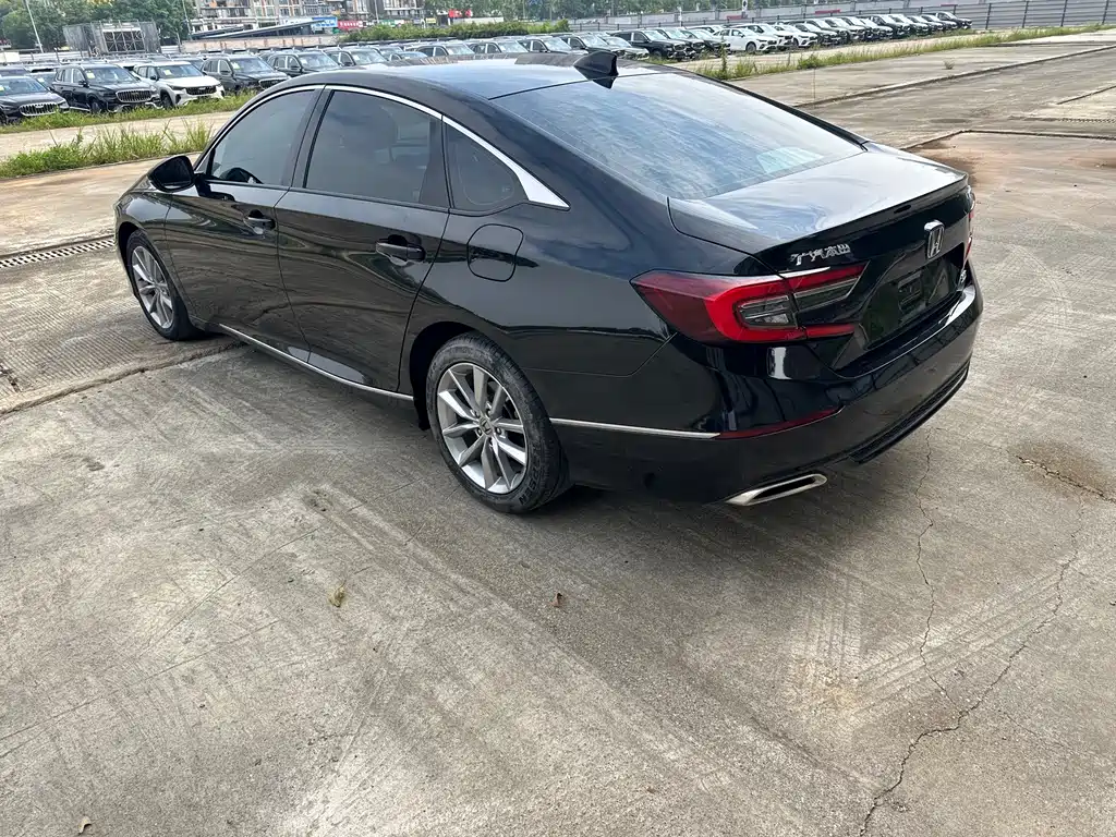 Honda Accord — фото 7